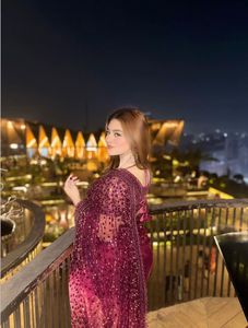 Sari indien traditionnel pour occasions spéciales, en tissu filet avec travail de sequins, matériaux recyclés, pour mariage, tenue élégante pour femmes - Product Image 4