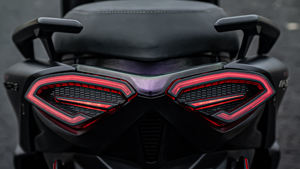 Luz Trasera LED para Motocicleta AJ LIGHT DESIGN, Modelo AJ6-BTL, Retrofit/Actualización, 1 Lente, Posicionamiento Trasero, Diseño Taiwanés, Garantía de 12 Meses - Product Image 3