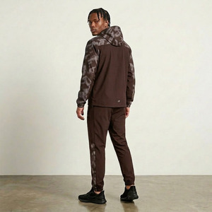Conjunto Deportivo con Capucha, Unisex, Color Camel, Ligero, 100% Poliéster, Cintura Elástica, Largo, Otoño 2025 - Product Image 4