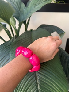 Brazalete de Resina Colorido Moderno y de Lujo para Mujer, Diseño Único, Joyería de Moda a Precio de Mayoreo para Boutique y Tienda - Product Image 3