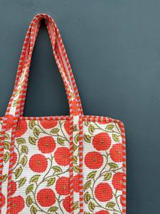 Bolsa de Compras Ligera de Algodón Floral Ecológica, Bolsa de Mano Acolchada con Estampado Artesanal, con Práctico Bolsillo Interior - Product Image 4