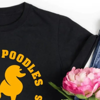 T-shirt à imprimé graphique pour femmes PRETTY POODLES, noir, décontracté, manches courtes, col rond, haut tendance, streetwear, vêtements personnalisés