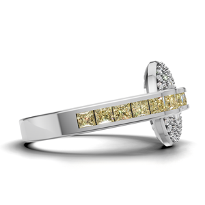 Bague classique en or jaune 18 carats avec diamant taille princesse et diamants pavés ronds, bague de luxe élégante - Product Image 3