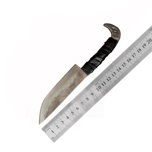Cuchillo Vikingo Hecho a Mano con Punta de Lanza con Diseño de Cara de Cuervo, Mango de Cuero, Acero con Alto Contenido de Carbono de Grado Industrial, Coleccionable, OEM - Product Image 1