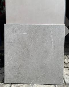 Baldosas de Porcelana Gris Claro Mate para Exterior, Superficie Antideslizante, Textura de Imitación de Piedra Moderna, Instalación Adhesiva, 600x900mm - Product Image 1