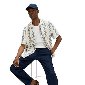 Camisa de manga corta con cuello bordado para hombre, corte relajado, suave, transpirable, informal para el día a día - Product Image 3