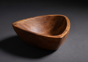 Tazón Artesanal de Madera de Mango con Contorno de Tres Lados, Tazón Triangular Decorativo para Servir Ensaladas con Acabado en Nogal - Product Image 2