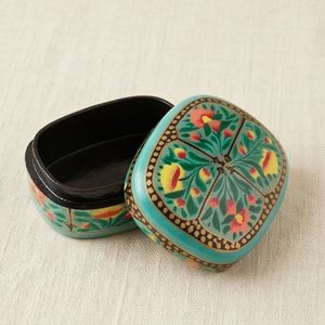 Boîte à bijoux artisanale indienne en papier mâché de Kashmir, couleur turquoise aqua, avec bouquet de roses, peinte à la main, de qualité supérieure - Product Image 4