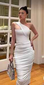 เดรสยาวปานกลางแบบรัดรูปไหล่เดียว ดีไซน์หรูหรา สำหรับงานปาร์ตี้ ค็อกเทล หรืองานกลางคืน - Product Image 4