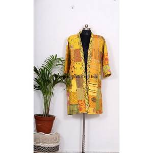 Robe Kantha en soie faite à la main pour femme, magnifique kimono vert en patchwork de coton et soie avec poches, écologique et lavable - Product Image 1