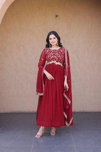 Collection de robes de créateur élégantes à double teinte, rouge et violet, brodées, fluides, longues jusqu'au sol, pour fêtes ethniques et mariages - Product Image 6
