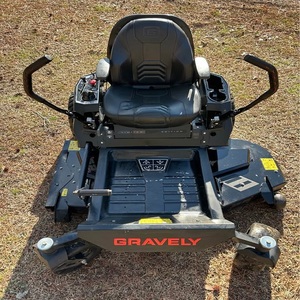 เครื่องตัดหญ้าแบบ Zero Turn ยี่ห้อ Gravely สำหรับมืออาชีพ ใช้เครื่องยนต์เบนซิน 2 จังหวะ 125 ซีซี ระบบตัดทรงพลัง 500 วัตต์ ถังน้ำมัน 100 ลิตร - Product Image 1