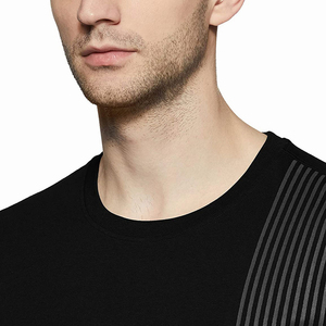 T-shirts décontractés pour hommes sur mesure, en tissu tricoté noir uni avec impression numérique, écologiques, séchage rapide, fabriqués au Pakistan - Product Image 3