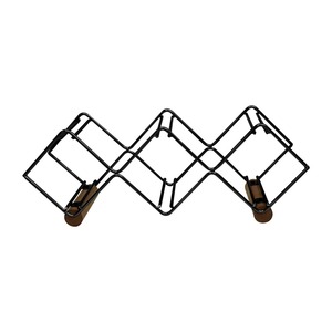 Moderno Exhibidor de Vino Cuadrado con Patas de Madera, Organizador de Botellas de Hierro Negro Minimalista para Hotel, Independiente, Capacidad de 3L, con Ruedas - Product Image 3