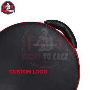 Bouclier de frappe de boxe noir et rouge contrasté - Absorption des chocs, durable, personnalisable, en cuir/PU pour l'entraînement de boxe - Product Image 4