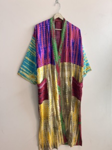 Robe kimono en soie tie-dye, tenue d'été faite à la main, robe colorée de luxe - Product Image 4