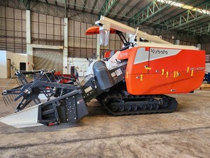 Kubota DC108X 108HP 2-<b>Row</b> Combine Harvester Gear Drive Diesel Engine Rice Harvester High Productivity Agricultural Machine - Product Image 2