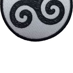 Badges métalliques brodés à la main, motif couronne, accessoires d'uniforme, badges de chapeau personnalisés en fil d'or, applique couronne faite à la main - Product Image 2