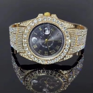 Reloj de Hombre Estilo Hip Hop Dorado, Completamente Cubierto de Diamantes, Analógico de Cuarzo con Fecha - Product Image 2