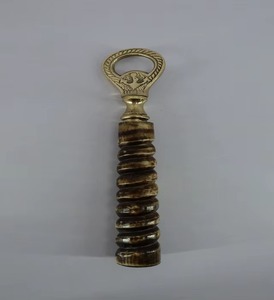 Abridor de Botellas Clásico de Latón de la Más Alta Calidad con Diseño de Concha, Herramienta de Apertura Metálica Plana y Duradera - Product Image 5