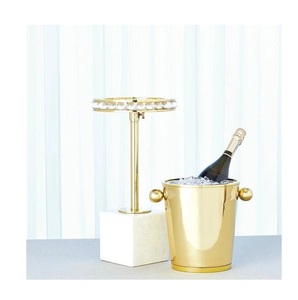 Seau à glace pour vin en or poli avec poignées – Refroidisseur de bouteilles moderne en acier inoxydable isolé, accessoires de bar de luxe pour table - Product Image 3