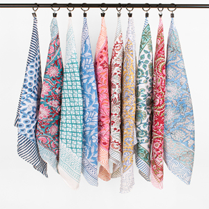 Bandana carré en coton traditionnel à motif floral, unisexe, léger, respirant, écologique, pour toutes les saisons - Product Image 1