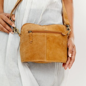 Vente en gros de sac à bandoulière en cuir véritable pour femmes, grande capacité, nouveau sac à bandoulière haut en daim noir - Product Image 4