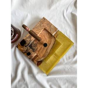 Cendrier élégant fait à la main, écologique, en bois et en résine, pour fumer - Product Image 1