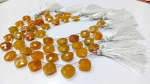 Perles de briolette carrées en aquamarine jaune naturelle de 12 mm en provenance du Rajasthan, vendues par brin de 8 pouces de long - Product Image 3