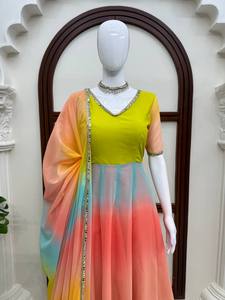 Ensemble indien pakistanais dégradé en Foux Georgette, style Anarkali, avec blouse à col en V, Dupatta et bordure en strass, longueur au sol, séchage rapide - Product Image 4