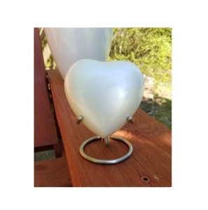 Meilleure vente de petite urne funéraire en forme de cœur métallique de haute qualité pour cendres humaines/fournitures funéraires - Product Image 1