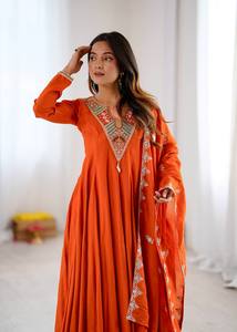 Élégante Robe Anarkali Trois Pièces Longue Broderie Romaine à Sequins, Sans Plis, Extensible, Séchage Rapide, Collection Coucher de Soleil - Product Image 3