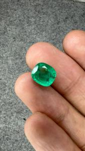 Esmeralda Zambiana Natural de 3.27 Ct, Corte Cojín, Color Verde Intenso, Piedra Preciosa Suelta para Anillo, Colgante, Fabricación de Joyería Fina - Product Image 4