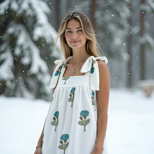 Blanco Maxi con estampado botánico suave en azul verde silueta ventosa atado hombros y cuello cuadrado para verano transpirable - Product Image 1