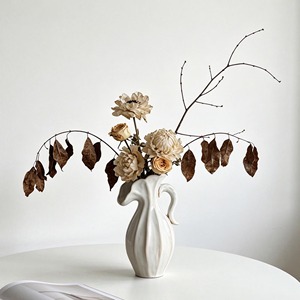 Vase en porcelaine minimaliste blanc mat, décoration de table, 8-16 pouces, design exquis et durable - Product Image 4