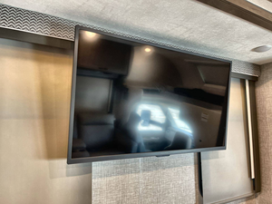 Camping-car de luxe parfait pour le camping, modèle 2023 Thor Motor Qu-an-tu m, occasion - Product Image 6