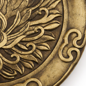 Poignée de porte moderne en laiton Padma Crest Lotus |   Poignée d'entrée décorative artistique durable avec gravure florale pour hôtel - Product Image 3