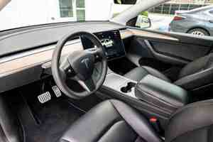 Tesla Model Y Performance 2024, Doble Motor, Tracción en las Cuatro Ruedas, Autonomía de 303 Millas, Capacidad de Conducción Autónoma Completa, Volante a la Izquierda, Asientos de Cuero Traseros - Product Image 4