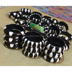 Bracelet élégant en résine fait à la main | Bijoux pour femmes élégantes Accessoire de mode unique Bracelet en résine léger et durable - Product Image 5