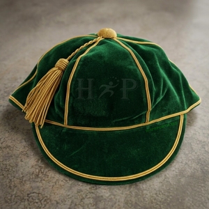 Gorras de terciopelo para presentaciones con borlas de House of Products, gorras de honor para rugby, cricket y fútbol. - Product Image 2