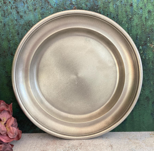 Plato de presentación de acero inoxidable plateado, simple y elegante, de alta calidad, para decoración moderna del hogar, cocina y comedor. - Product Image 1