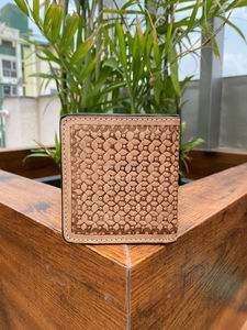 กระเป๋าสตางค์หนังแบบพับสองทบทรงพอดีตัวลายดอกไม้และเรขาคณิตกระเป๋าเงินคาวบอยหนังแท้แบบมินิมอลลิสต์ - Product Image 3