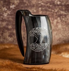 Mug en corne artisanal personnalisé avec gravure viking, en céramique, hautement poli, en corne naturelle d'Inde, pour vin et bière - Product Image 3