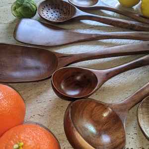 Juego de Utensilios de Cocina de Madera de Teca Modernos y Sencillos, Aptos para Lavavajillas - BINSADIQ CRAFTS - Product Image 5