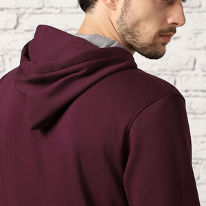 Sweat-shirt à capuche bordeaux personnalisé pour homme avec fermeture éclair, poches poitrine zippées et poignets contrastants – Style décontracté streetwear - Product Image 6