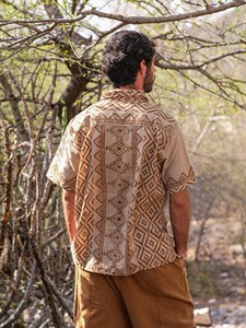 Chemise en coton Khadi imprimée à la main pour homme, motif tribal géométrique, haut d'été écologique à manches courtes - Product Image 2