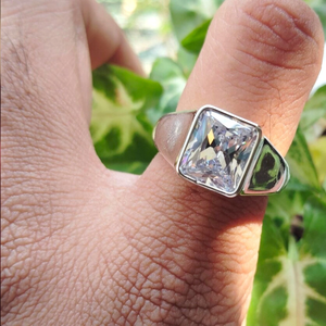 แหวนหมั้นผู้ชายชุบทองคำขาว 14K ประดับเพชร Tishya Diamond 5.00 กะรัต ทรง Radiant Cut เพชรเลี้ยงในห้องปฏิบัติการ ดีไซน์วินเทจ - Product Image 3