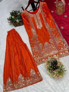 ชุดปาลาซโซ่กำมะหยี่สีแดงเลือดหมูปักลายสำหรับผู้หญิงจาก Shreeji Fashion พร้อมผ้าคลุมไหล่สีส้ม ชุดแต่งงานแบบดั้งเดิม - Product Image 5