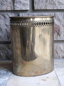 Poubelle carrée luxueuse avec finition effet marbre noir et or. Look moderne haut de gamme. Disponible aux prix de gros. - Product Image 3