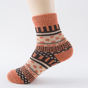 Calcetines Deportivos Casuales de Algodón para Invierno, Diseño Personalizado con Logotipo en el Puño, Ecológicos y Transpirables - Product Image 1